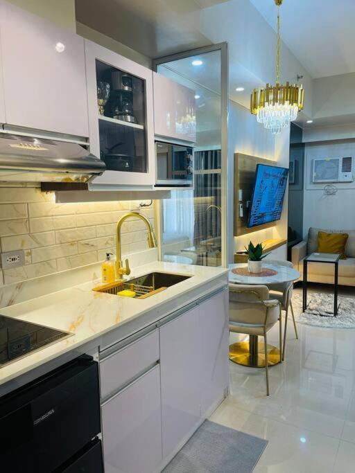 Marias Suite Near Manila Bay Free Use Of Pool Екстериор снимка
